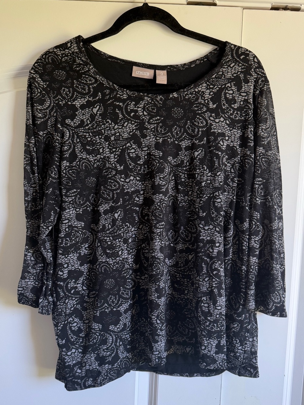 Chico's Black & Gray Lace-Print Long Sleeve Top